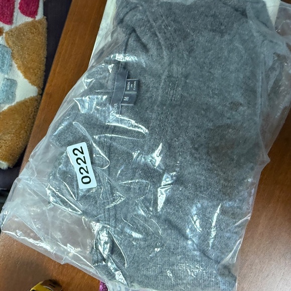 Vince Grey 100% Cashmere Sweater Women’s Long Sleeve Pullover Size Medium - Picture 11 of 11